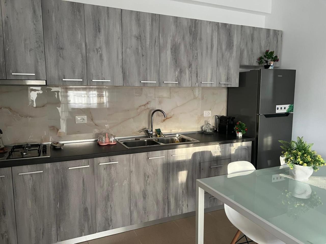 Corazon Guest House Vlorë Екстериор снимка